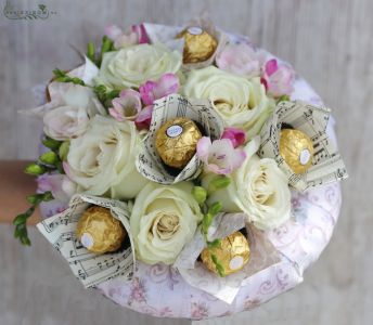 Chocolate bouquet with flowered bouquetholder