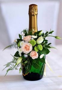 Champagner mit Blumendekor