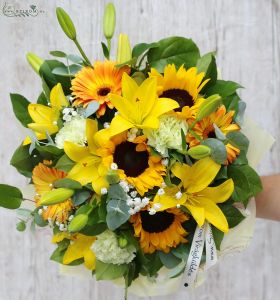 Blumenstrauß mit Lilien und Sonnenblumen (16 Stiele)
