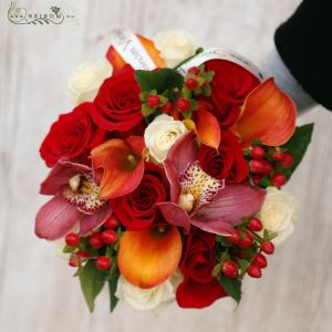 Brennender Blumenstrauß mit orange Callas, Rosen, Orchideen (23 Stiele)
