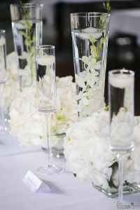 Wedding table decoration with many vases, Spoon Budapest (dendrobium, hydrangea, tulip, lisianthus, white)