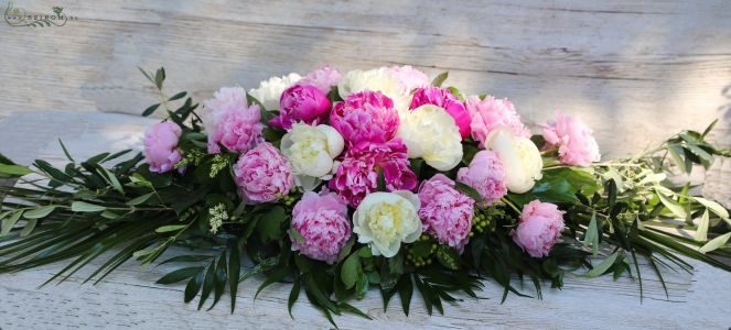 Wedding centerpiece with peonyes (pink, white)