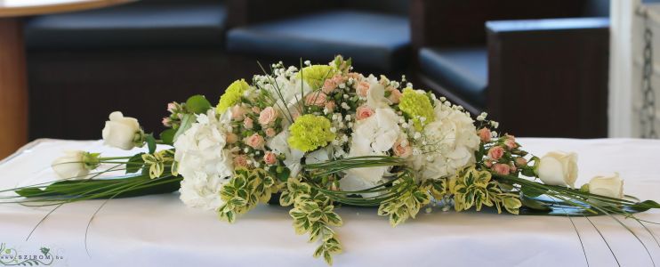 Ceremony centerpiece , Spoon Budapest (green, peach, white, hydrangea, carnation, spray rose), wedding