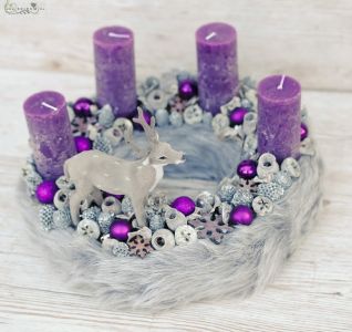Lila gyertyás, szarvasos adventi koszorú (33cm)
