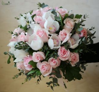 Pink rose bouquet with white orchids, 30 stems