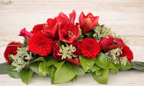 Centerpiece (amarilis, rose, dahlia, red, claret)