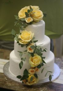 Cake decor with flowers, Vajdahunyad castle