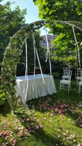 Round wedding gate, moongate , Ádám villa (limonium, rose, peach, pink)