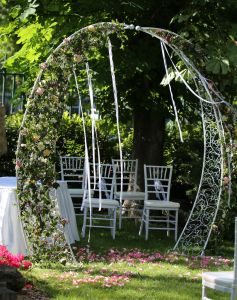 Round wedding gate, moongate , Ádám villa (limonium, rose, peach, pink)