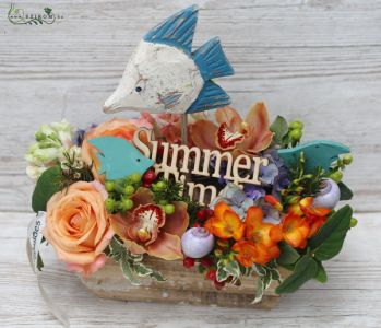 Sommerkorallenriff-Blumenanordnung mit Fischen