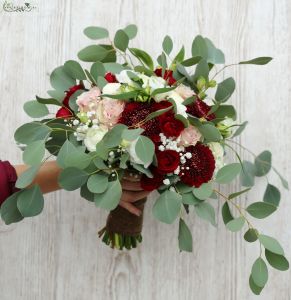 bridal bouquet (rose, spray rose, garden flower, wild flower, red)