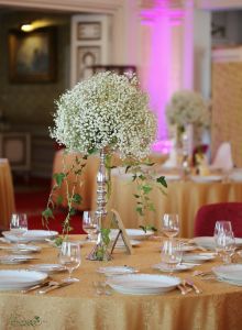 Centerpiece on silver base, Gundel Budapest (babybreath, white)