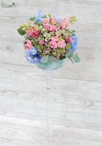High wedding table decoration (hydrangea, wild flowers, blue, pink)