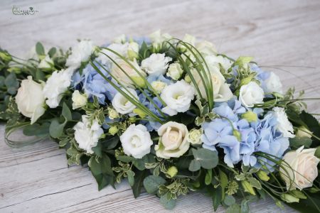 Main table centerpiece (hydrangea, lisianthus, rose, white, blue)