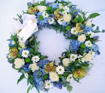 wreath made of hydrangea and orchids (65cm)