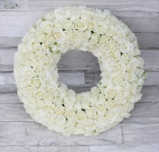 fehér mini rózsa koszorú (35cm, 50szál)