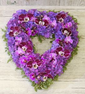 lila szívkoszorú hortenziából és orchideából (41cm)