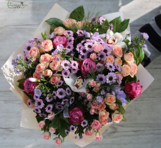 Large mixed bouquet of bushy roses with santini crisis (32 stams)