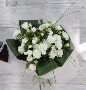 bouquet made of 10 stem spray roses