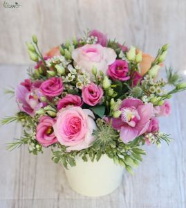 Rosa Komposition in einem Topf mit Orchideen, Rosen und Lisianthus