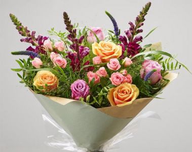 Bouquet with roses and seasonal flowers (18 stems)