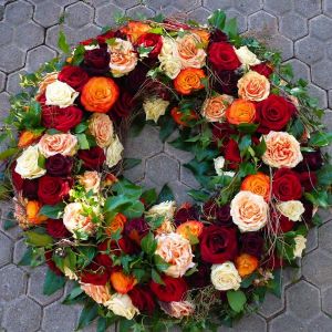 Funeral wreath with 100 mixed warm color roses