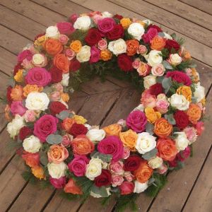 Funeral wreath with 120 mixed roses