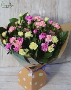 30 mini carnations with paper vase