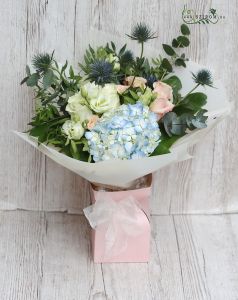 Hydrangea rose bouquet with eryngium (13 stems)