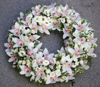 Wreath with orchids, lisianthuses, spray roses, small flowers 85cm, 82 stems