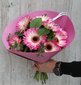 10 bicolor gerberas in bouquet