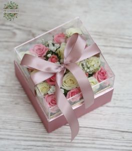 Kis kocka doboz mini rózsákkal, rezgővel 