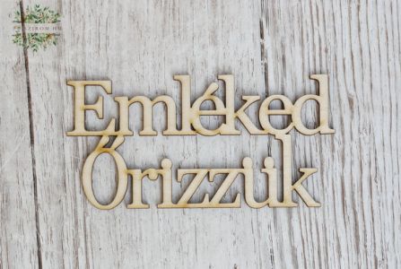 Emléked őrizzük fa felirat