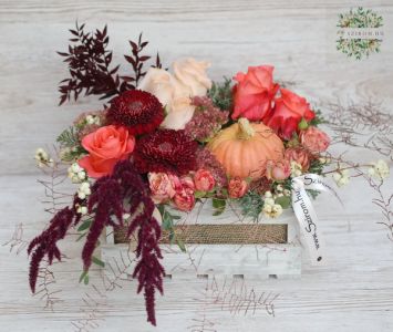 Autumn flower crate with pumpkin (13 stems)