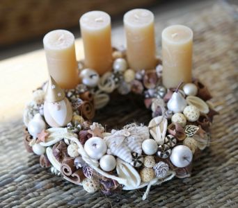 Adventskranz mit Holzelf