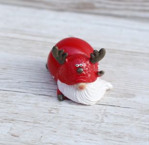 Santa with deer hat 8cm