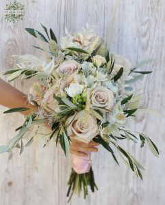 Conical handtied compact bouquet with nude flowers