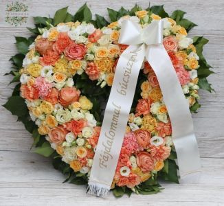 Barack szív rózsából, bokros rózsából, lizivel és szegfűve (80 szál, 75cm)