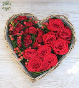 Modern szív vörös rózsa kosár 