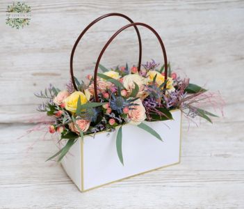 Bag bouquet with roses and limonium