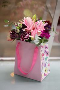 Bouquet with roses, lilly, in paper bag (11 stems)