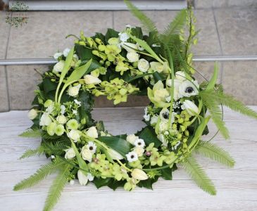 small asymmetric wreath with green orchid 35cm