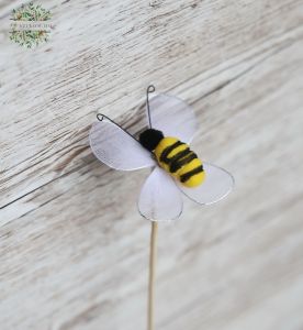 Bienenfigur auf einem Stock