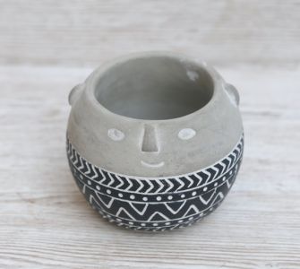 smiling cement pot (13,5x11cm)
