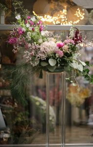 Oval table decoration on transparent legs (hydrangea, wild flowers, pink, white)