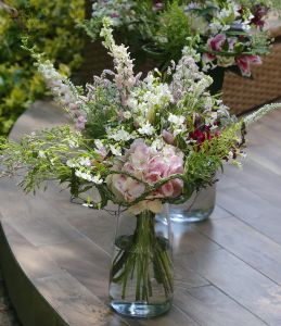 Table decoration in a vase (hydrangea, delphinium, wild flowers, pink, white)