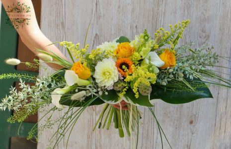 Summer oval bouquet with calla, sunflower (16 stems)