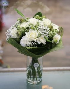 19-strängiger weißer Blumenstrauß mit Vase