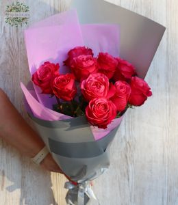 10 dark pink roses 