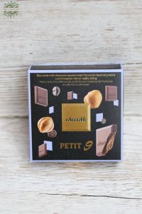 chocoMe Petit9 Étcsokoládé lapocskák Piemonte-i mogyoró és kávétöltelékkel